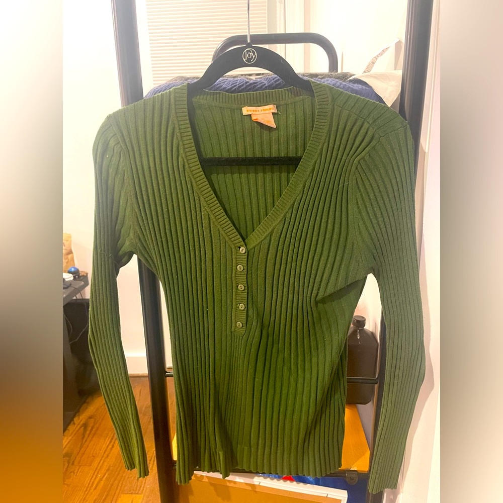 Sweet Romeo Green V-Neck Sweater with Buttons Sz XL